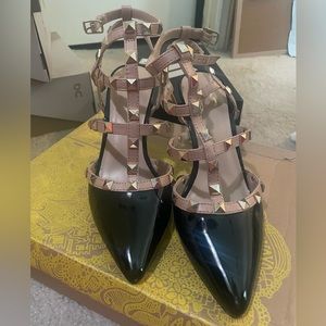 Super cute studded strappy pumps size 8